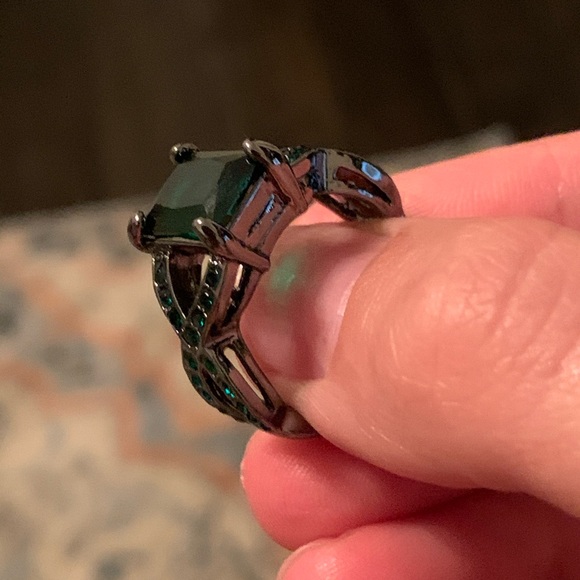 Green Emerald Ring Zircon Black Gold Filled Cross - Picture 3 of 6